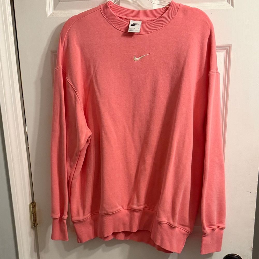 Nike womens Pink Embroidered Swoosh Crewneck Sweatshirt size medium gently used